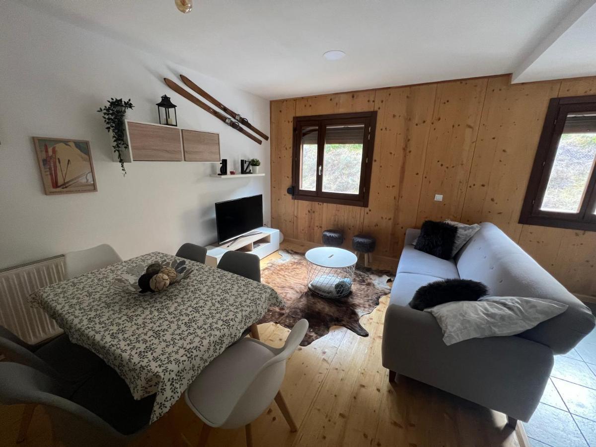 Apartamento Luga Castiello de Jaca Ngoại thất bức ảnh