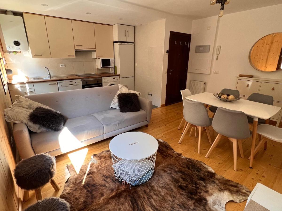 Apartamento Luga Castiello de Jaca Ngoại thất bức ảnh